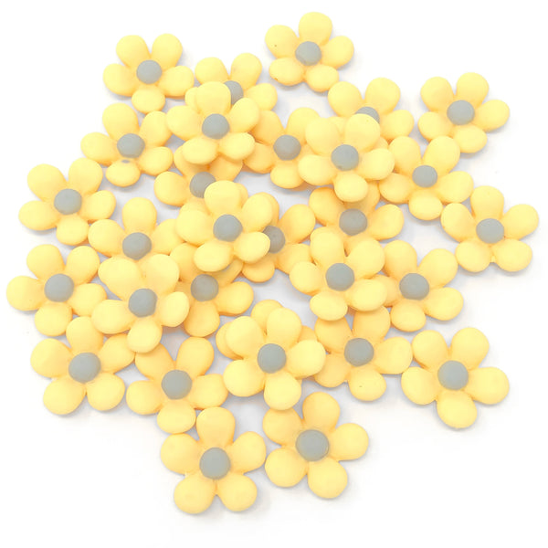 18mm Soft Feel Daisy Flatbacks - Pack of 30